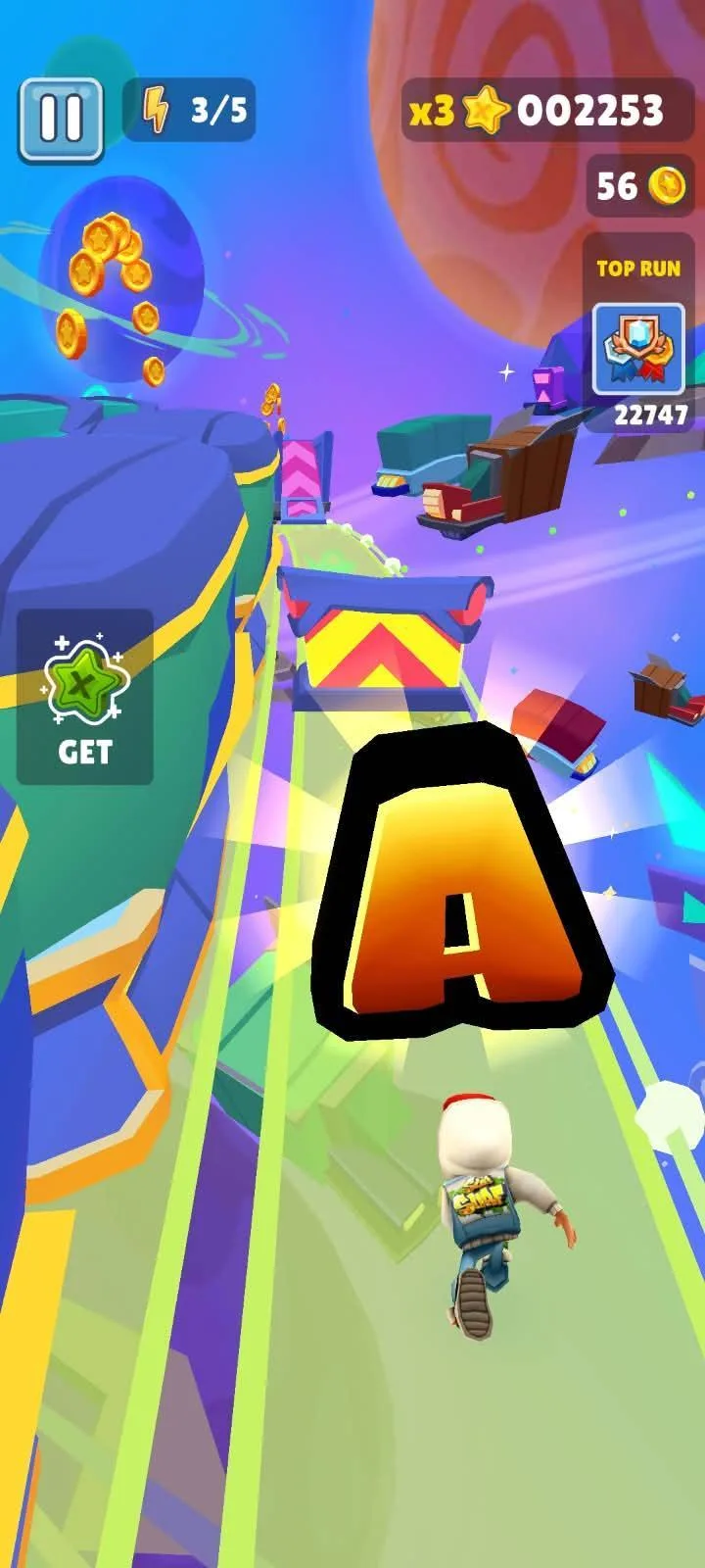 A Subway Surfers event run collecting letter tokens, the mission counter at 3/5 in the top corner